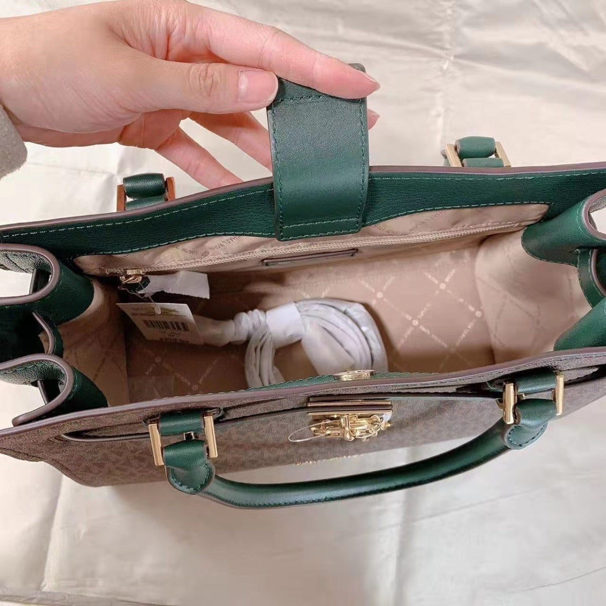 Michael Kors 35F1GHMS2B Hamilton Medium Racing Green Satchel Crossbody Handbag Michael Kors 35F1GHMS2B Hamilton Medium Racing Green Satchel Crossbody Handbag